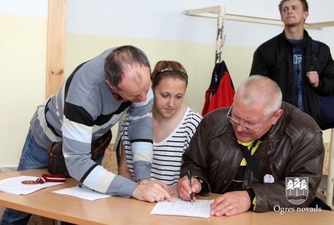 Ogrē notikušas pirmās sacensības pauerliftingā