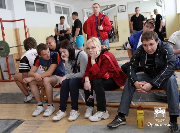 Ogrē notikušas pirmās sacensības pauerliftingā