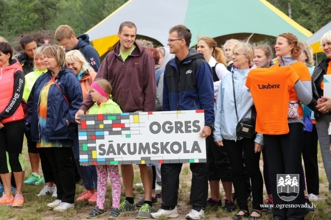Izglītības iestāžu darbinieki sporto Zilajos kalnos