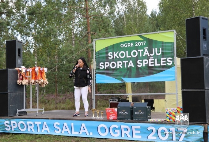 Izglītības iestāžu darbinieki sporto Zilajos kalnos