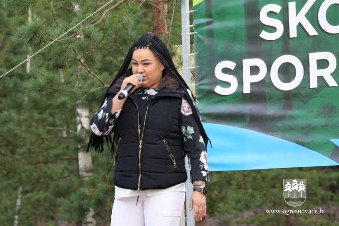 Izglītības iestāžu darbinieki sporto Zilajos kalnos