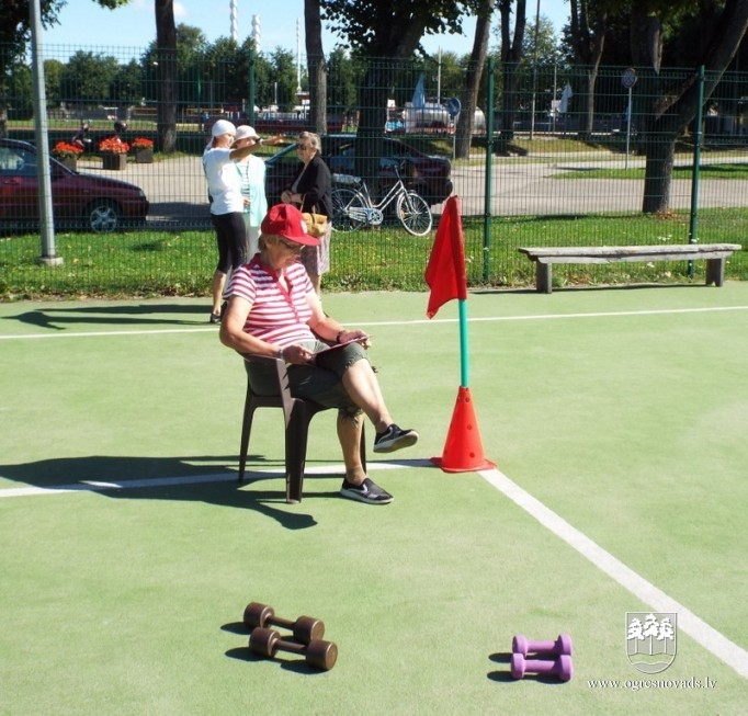 Aizvadīti Ogres pensionāru biedrības sporta svētki