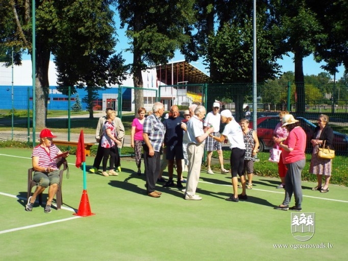 Aizvadīti Ogres pensionāru biedrības sporta svētki