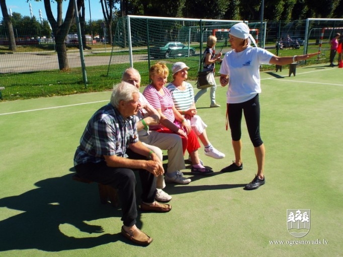 Aizvadīti Ogres pensionāru biedrības sporta svētki