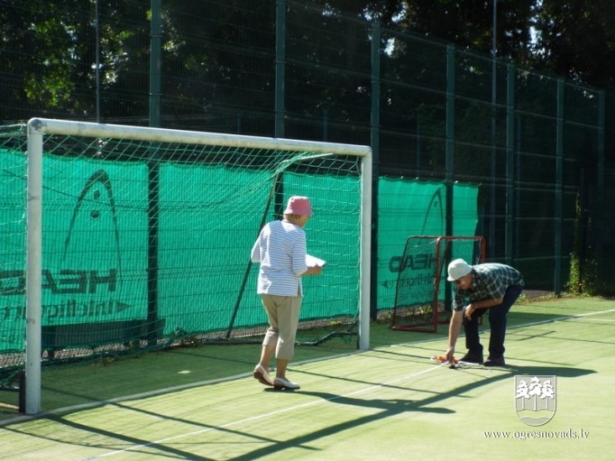 Aizvadīti Ogres pensionāru biedrības sporta svētki