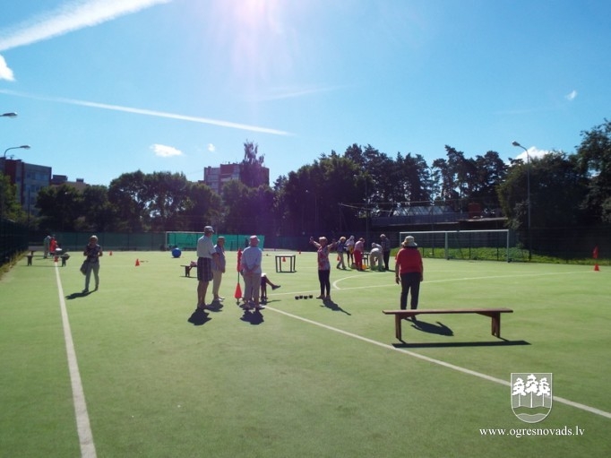 Aizvadīti Ogres pensionāru biedrības sporta svētki