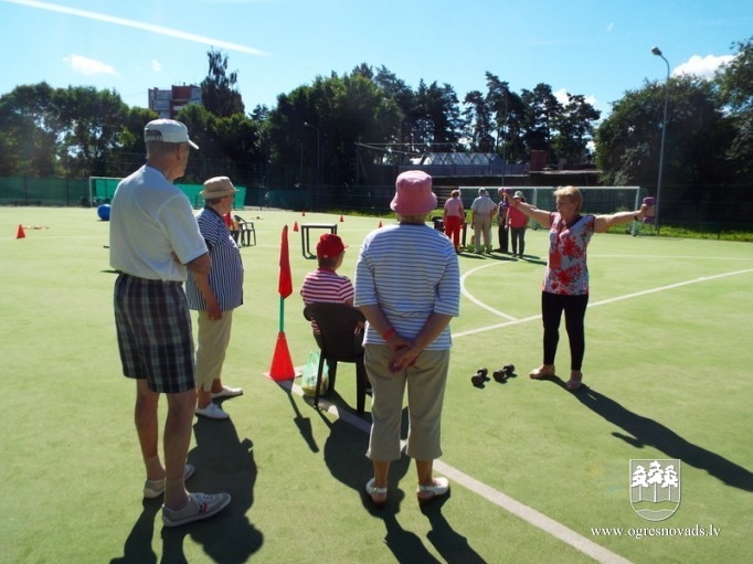 Aizvadīti Ogres pensionāru biedrības sporta svētki