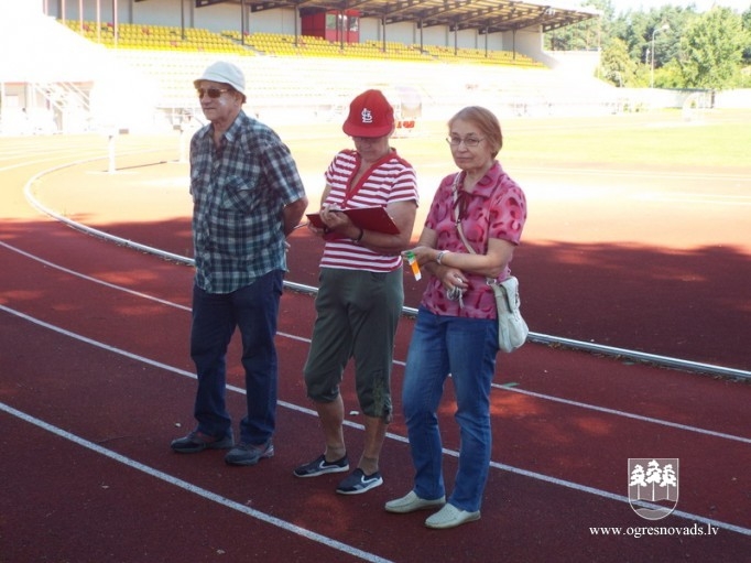 Aizvadīti Ogres pensionāru biedrības sporta svētki