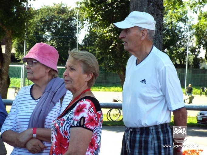 Aizvadīti Ogres pensionāru biedrības sporta svētki