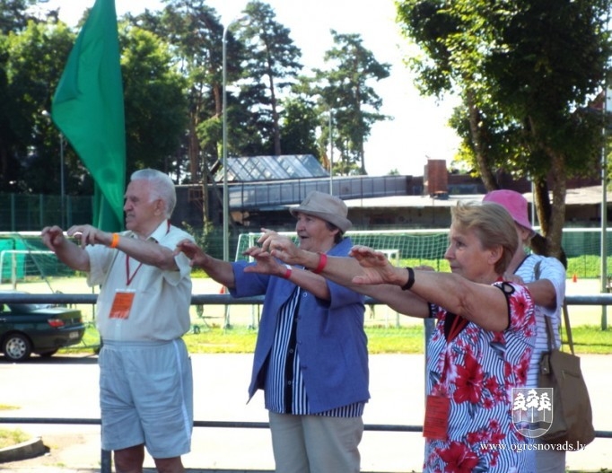 Aizvadīti Ogres pensionāru biedrības sporta svētki