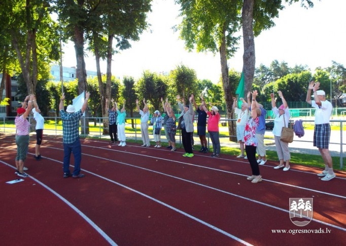 Aizvadīti Ogres pensionāru biedrības sporta svētki