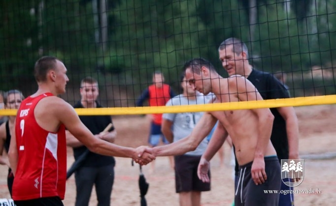 Dubkalnos aizvadīti pirmie pludmales futbola un volejbola turnīri