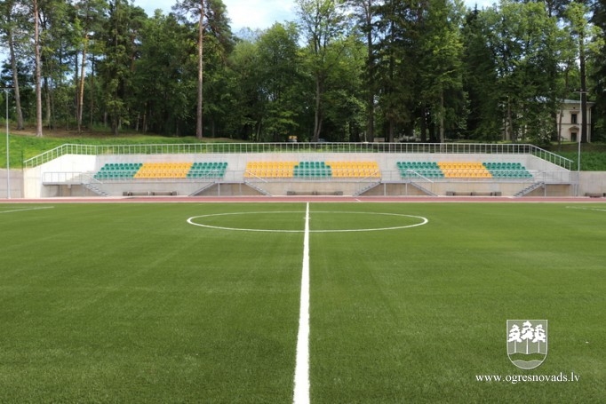 Ogres 1. vidusskolas stadions pieņemts ekspluatācijā