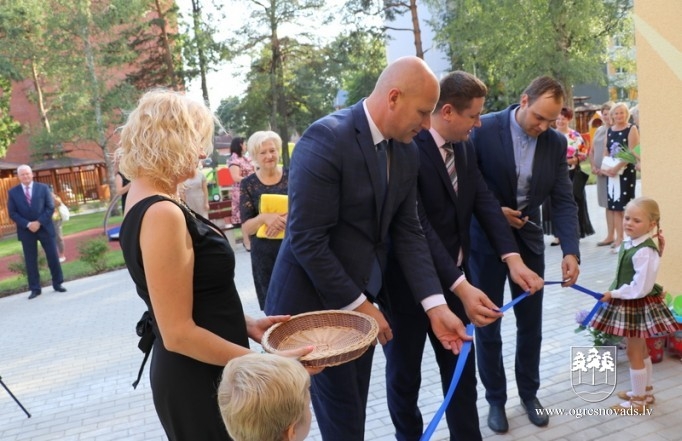 Svinīgi atklāta bērnudārza ēka Parka ielā 1