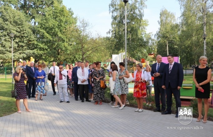 Svinīgi atklāta bērnudārza ēka Parka ielā 1