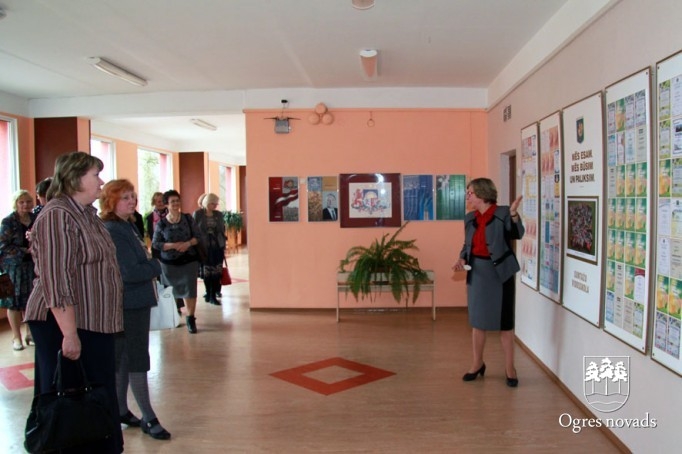 Novada skolu direktoru vietnieki tiekas Suntažos (foto: Andris Linde un Dita Barkāne)