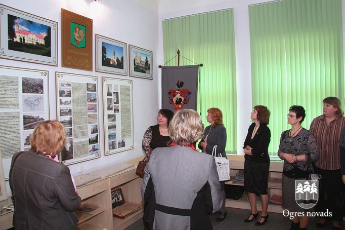 Novada skolu direktoru vietnieki tiekas Suntažos (foto: Andris Linde un Dita Barkāne)