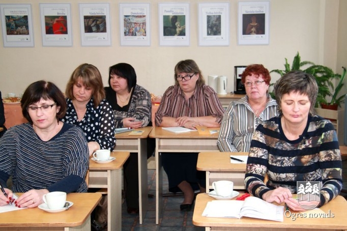 Novada skolu direktoru vietnieki tiekas Suntažos (foto: Andris Linde un Dita Barkāne)
