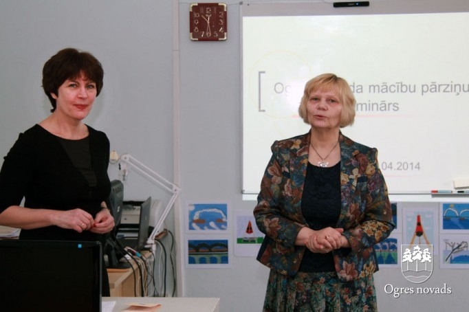 Novada skolu direktoru vietnieki tiekas Suntažos (foto: Andris Linde un Dita Barkāne)