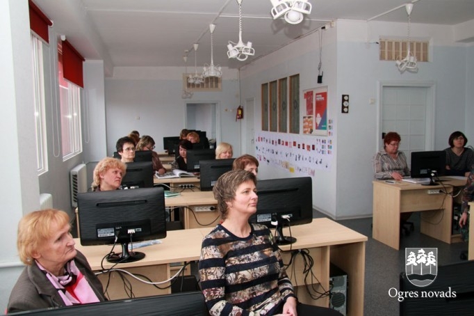 Novada skolu direktoru vietnieki tiekas Suntažos (foto: Andris Linde un Dita Barkāne)