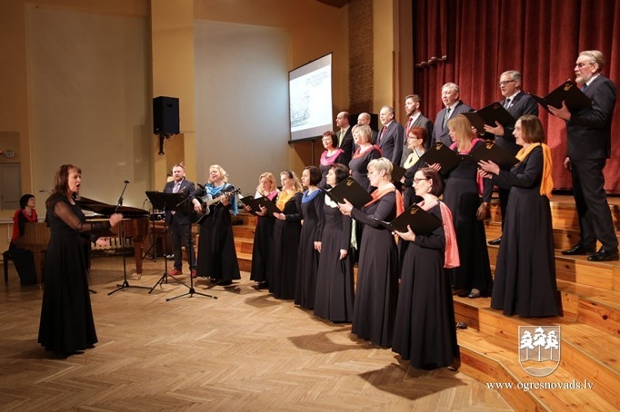 Suntažos koru sadziedāšanās koncerts “Pavasara nianses”