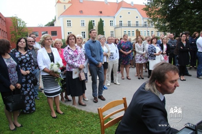 Jaunais mācību gads sācies Suntažu vidusskolā