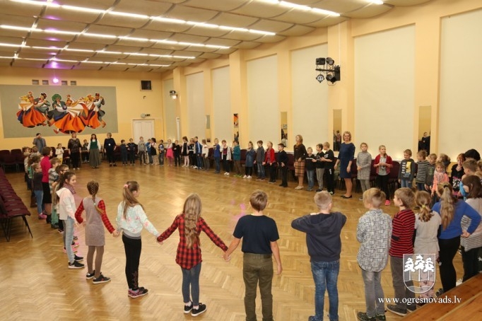 Suntažu vidusskolā sagaida Latvijas valsts dzimšanas dienu