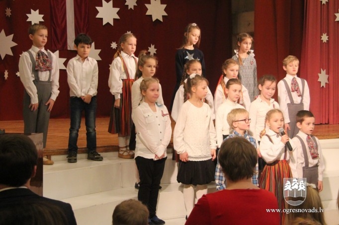 Suntažu vidusskolā sagaida Latvijas valsts dzimšanas dienu
