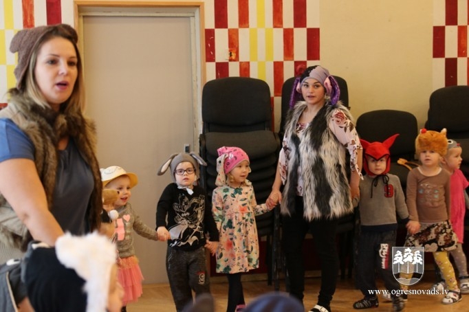 Suntažu vidusskolā sagaida Latvijas valsts dzimšanas dienu