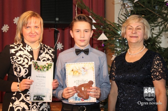 Suntažos apbalvo sekmīgākos skolēnus