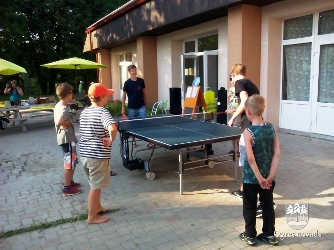 Suntažos aizvadīta nometne lēdijām un džentlmeņiem