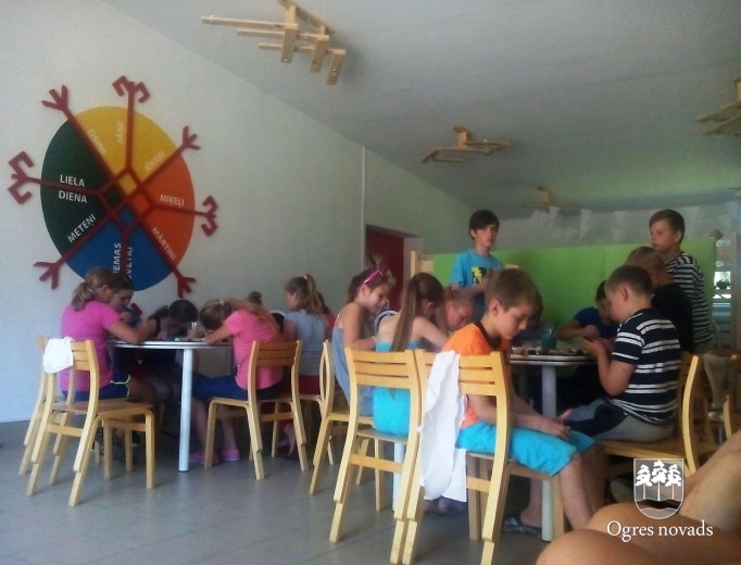 Suntažos aizvadīta nometne lēdijām un džentlmeņiem