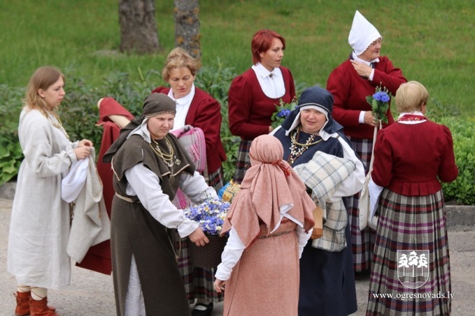 Dziesmu un deju svētkos piedalās pieci kolektīvi no Suntažiem