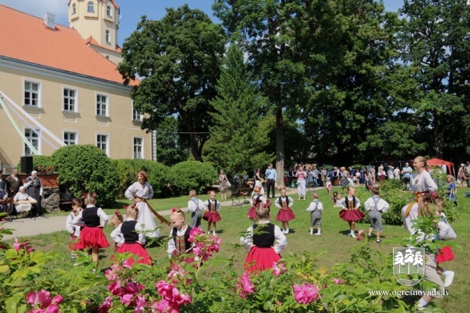 Suntažu pagasta svētki “Pastāvēt un palikt!”