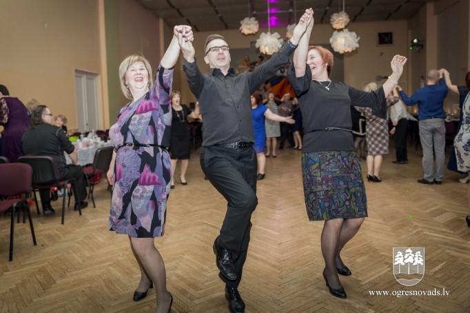"Svīre" Suntažos svin 16 gadu jubileju
