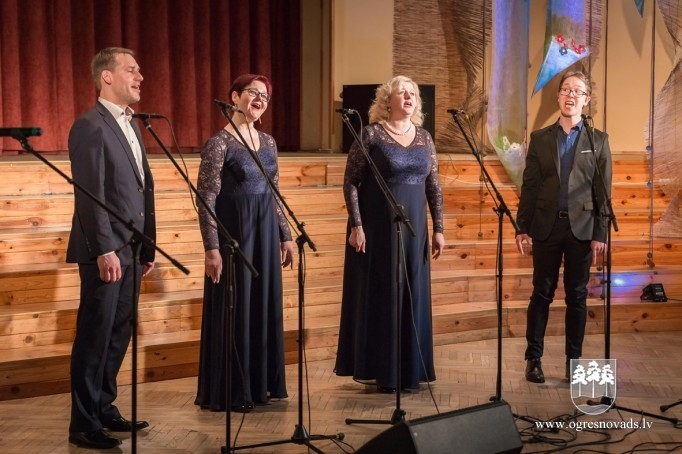"Svīre" Suntažos svin 16 gadu jubileju