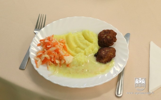 Suntažu skolā jaunieši apgūst pavārmākslu