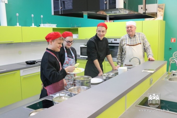 Suntažu skolā jaunieši apgūst pavārmākslu