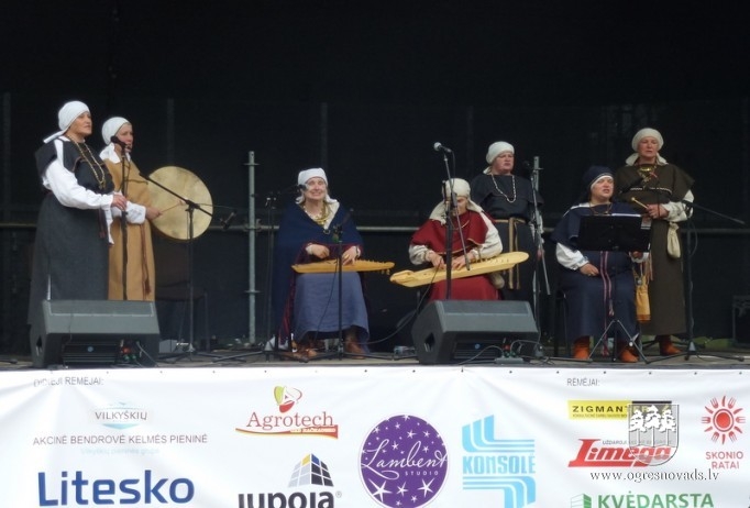 Suntažnieki koncertē tautas mākslas festivālā Lietuvā