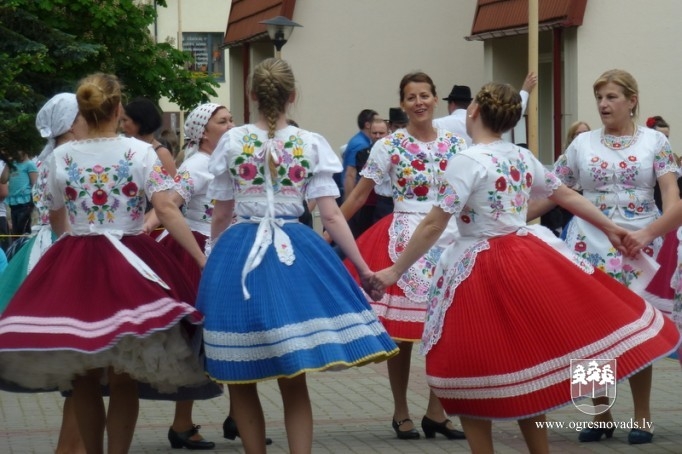 Suntažnieki koncertē tautas mākslas festivālā Lietuvā