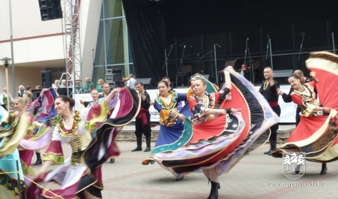 Suntažnieki koncertē tautas mākslas festivālā Lietuvā