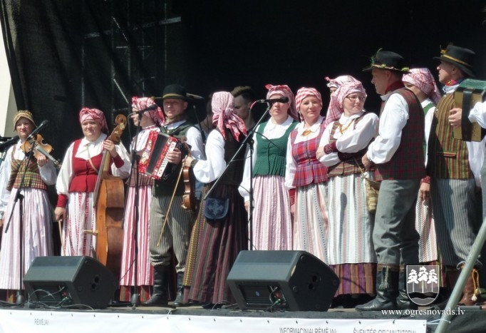 Suntažnieki koncertē tautas mākslas festivālā Lietuvā