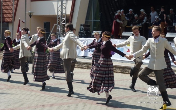 Suntažnieki koncertē tautas mākslas festivālā Lietuvā