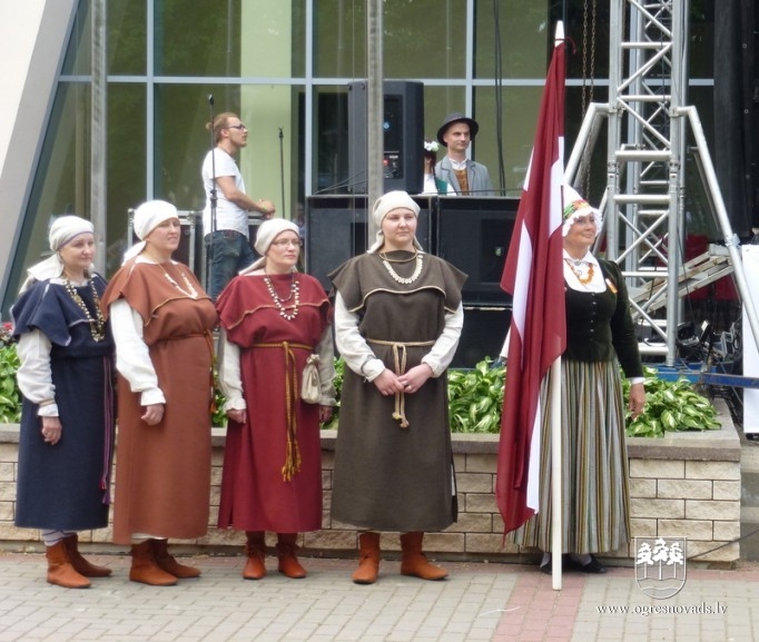 Suntažnieki koncertē tautas mākslas festivālā Lietuvā