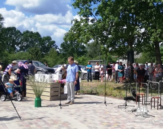 Pirms Līgo svētkiem Suntažos atklāj tirgus laukumu