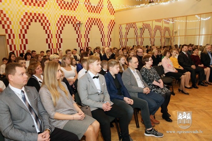 Suntažos godina sekmīgākos skolēnus