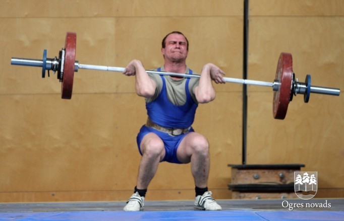 Ogres svarcēlājiem trīs Latvijas čempionu tituli