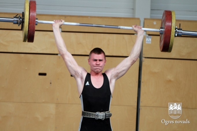 Ogres svarcēlājiem trīs Latvijas čempionu tituli