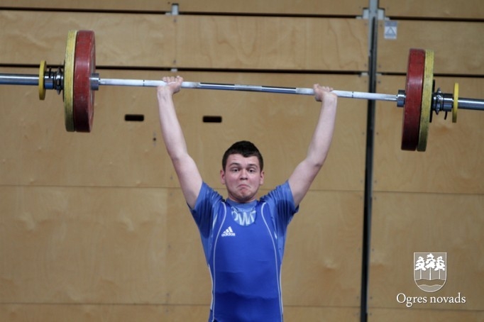 Ogres svarcēlājiem trīs Latvijas čempionu tituli