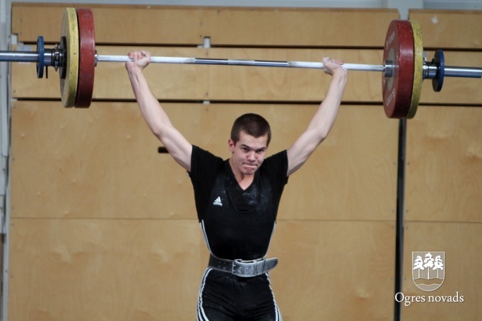 Ogres svarcēlājiem trīs Latvijas čempionu tituli